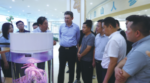  江苏省吉林商会企业家考察团一行莅临欧亚卖场调研